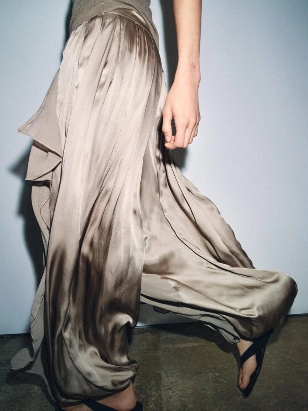 ZARA ZW Collection Ruffled Bloomer Pants, Taupe Gray, LARGE 6895/080/832
